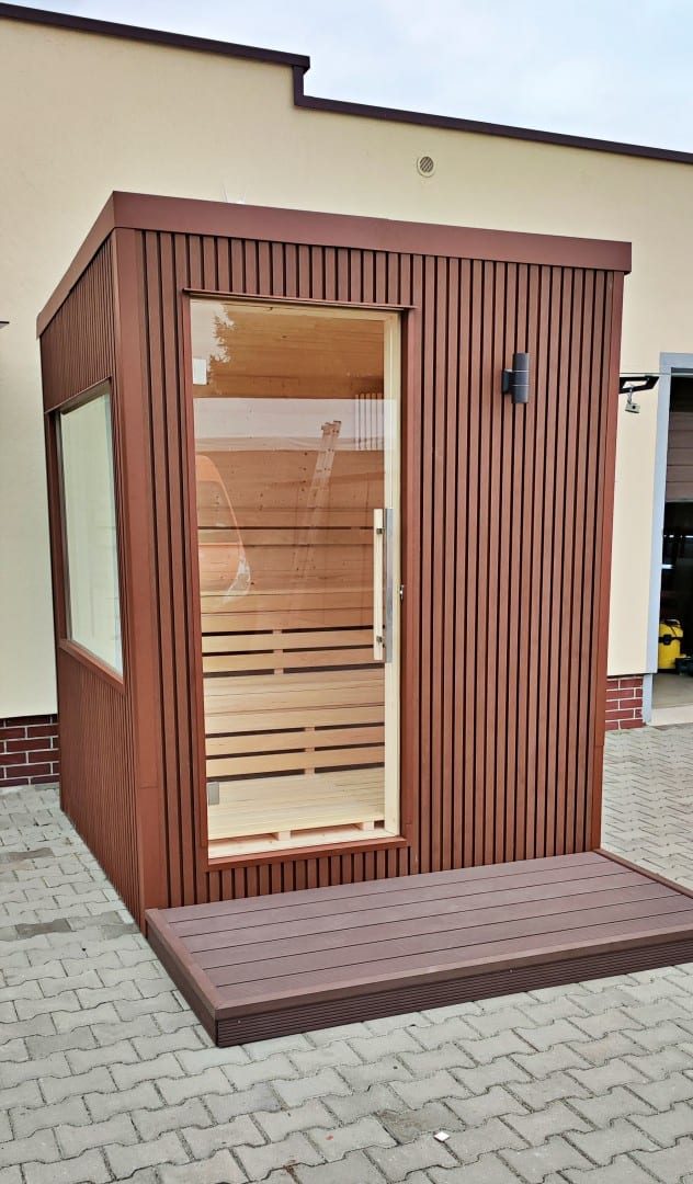 Venkovní finská sauna s přední terasou
