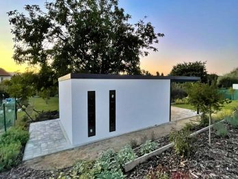 Montovaný zahradní domek s 2 designovými světlíky
