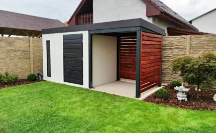 Montovaný zahradní domeček s přístřeškem a vchodovými dveřmi