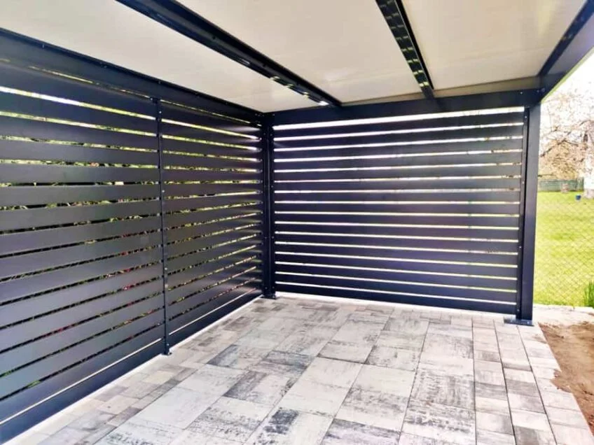 Kovové lamelové pergoly - najlepšie riešenie pre záhradné posedenie