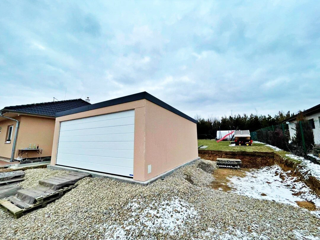 Prefabrikovaná dvojgaráž s hotovou omietkou