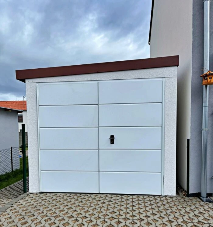 Montovaná garáž pre 1 auto so sklonom na ľavú stranu