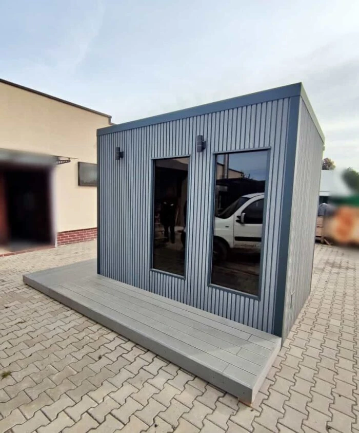Vonkajšia fínska sauna s halou a terasou