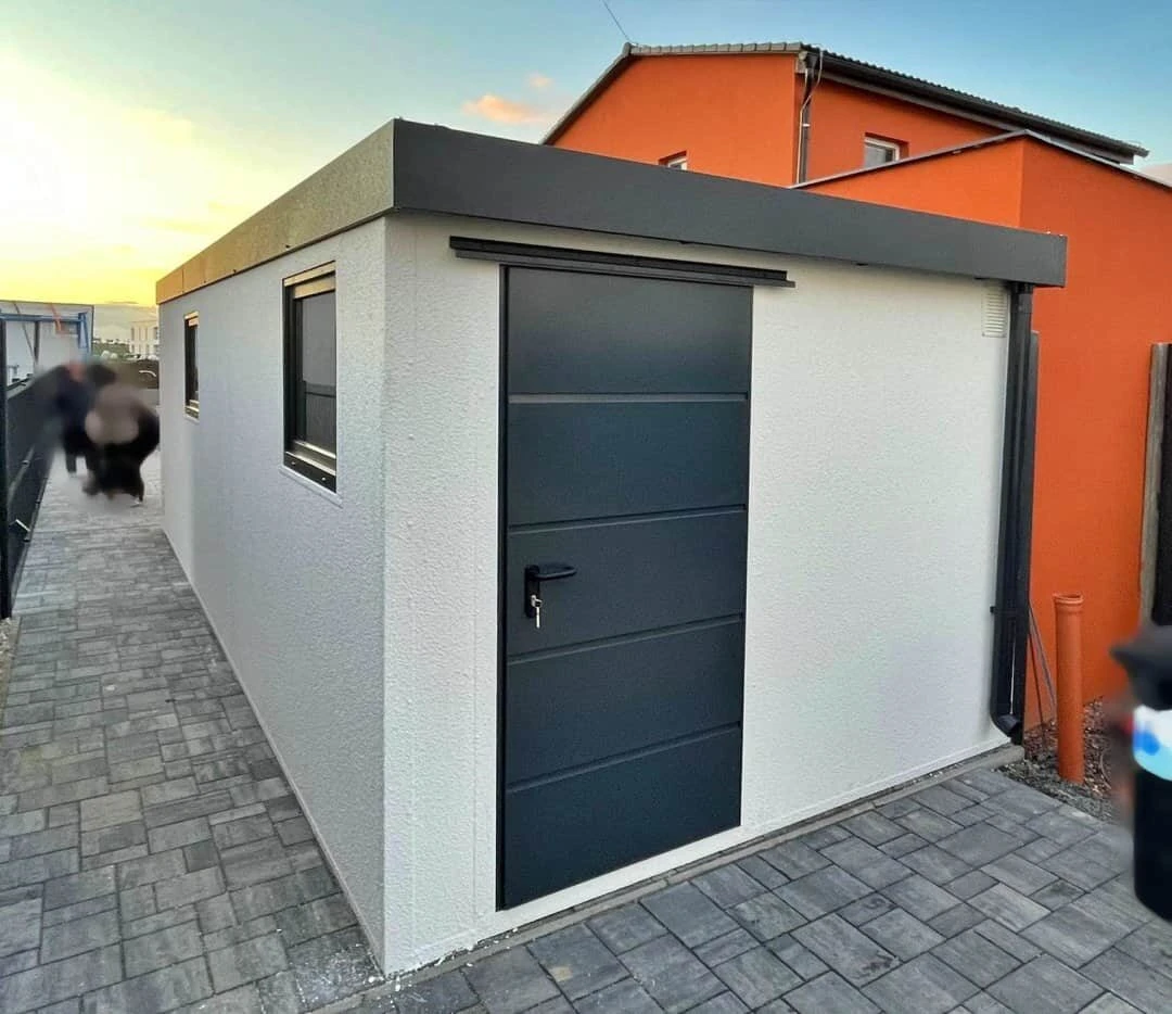 Montovaná garáž pre 1 auto s bielou omietkou