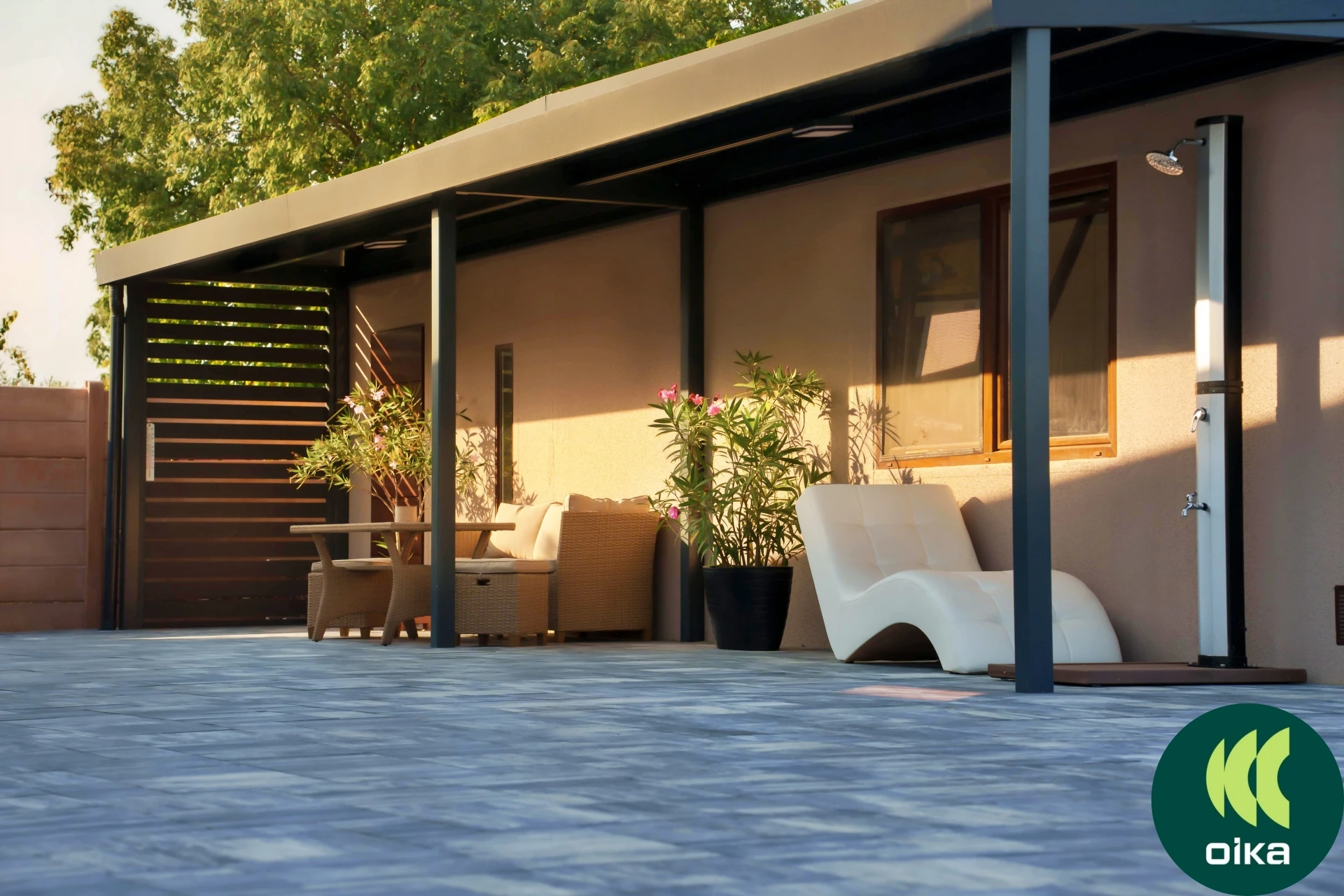 Montovaná garáž pre 2 autá s veľkými sekcionálnymi bránami s pohonom